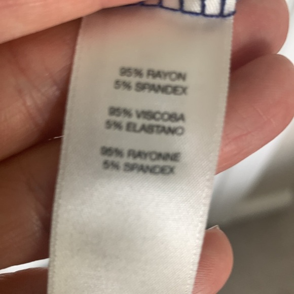 Chico's Blue and White Geometric Top size large - Picture 5 of 8